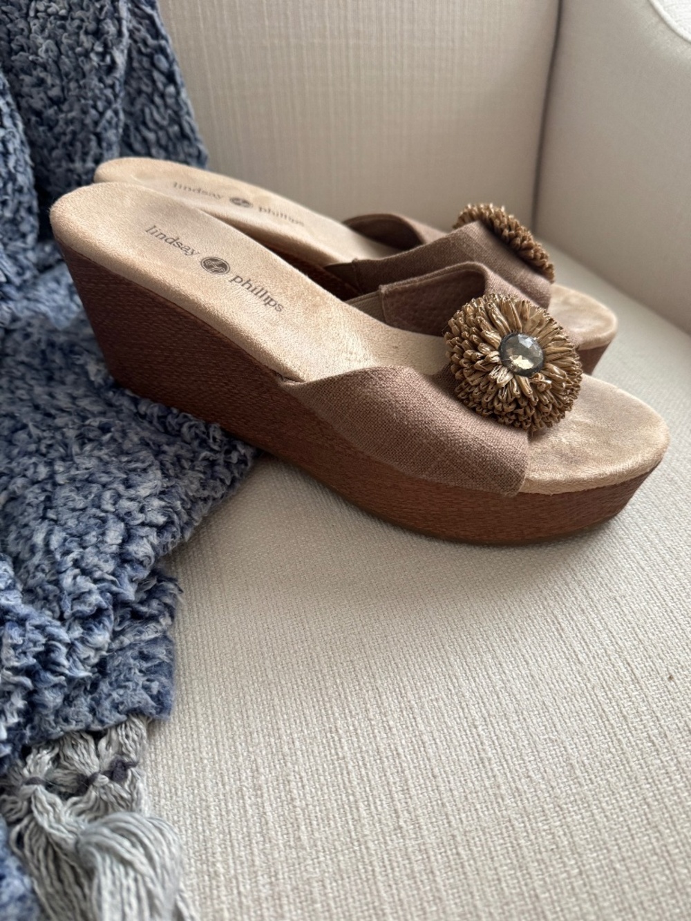 Lindsay Phillips Womens 8.5 Natural Khaki Wedge Slide Sandals Comfort Heel